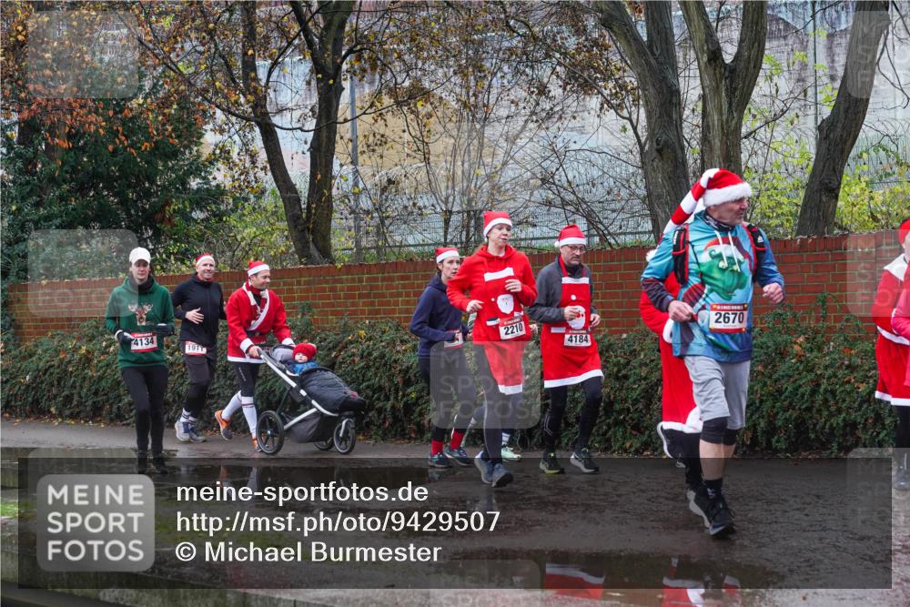 07.12.2025 - St. Pauli X-Mass-Run No. 15 Michael Burmester http://msf.ph/oto/9429507 07.12.2025 11:26:43 Laufen 4134, 1911, 2210, 4184, 2670 meine-sportfotos.de