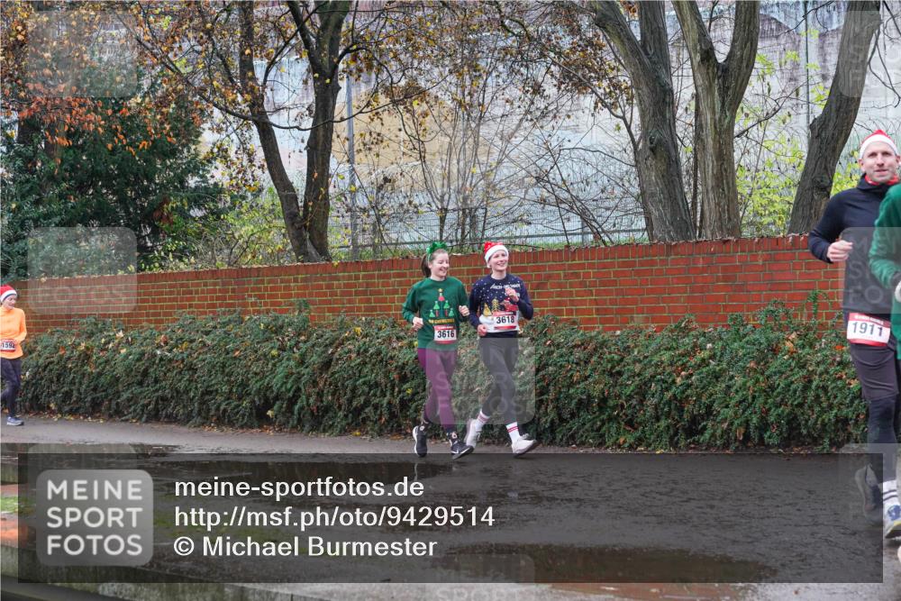07.12.2025 - St. Pauli X-Mass-Run No. 15 Michael Burmester http://msf.ph/oto/9429514 07.12.2025 11:26:48 Laufen 1592, 3616, 3618, 1911 meine-sportfotos.de