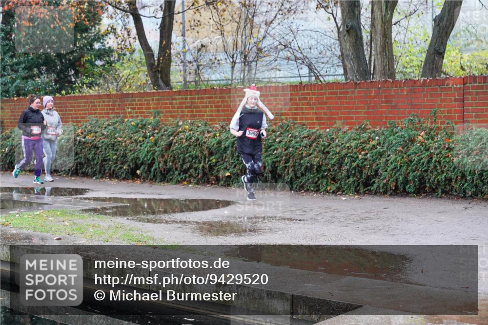 07.12.2025 - St. Pauli X-Mass-Run No. 15 Michael Burmester http://msf.ph/oto/9429520 07.12.2025 09:46:36 Laufen 815, 3680, 3909 meine-sportfotos.de