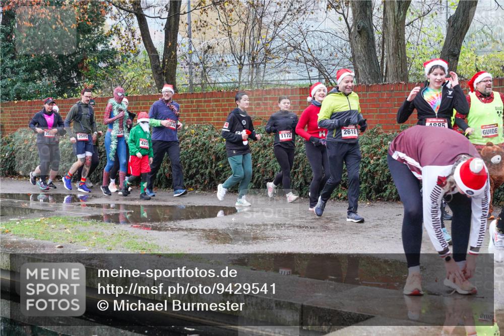 07.12.2025 - St. Pauli X-Mass-Run No. 15 Michael Burmester http://msf.ph/oto/9429541 07.12.2025 09:46:47 Laufen 25, 2505, 234, 423, 1172, 33, 2618 meine-sportfotos.de