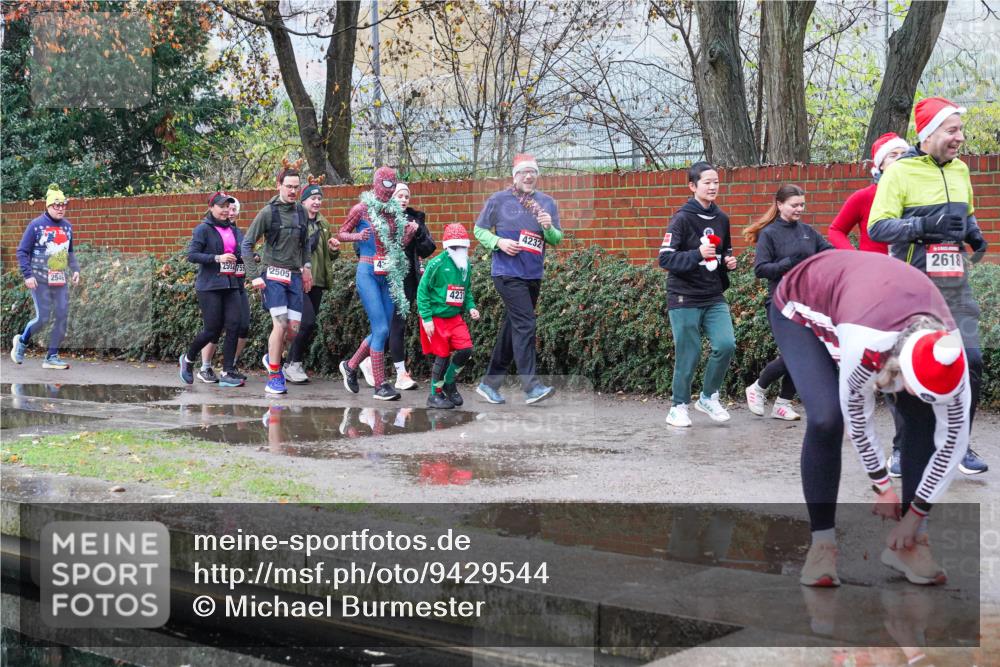 07.12.2025 - St. Pauli X-Mass-Run No. 15 Michael Burmester http://msf.ph/oto/9429544 07.12.2025 09:46:48 Laufen 2502759, 2505, 2546, 42, 423, 4232, 2618 meine-sportfotos.de