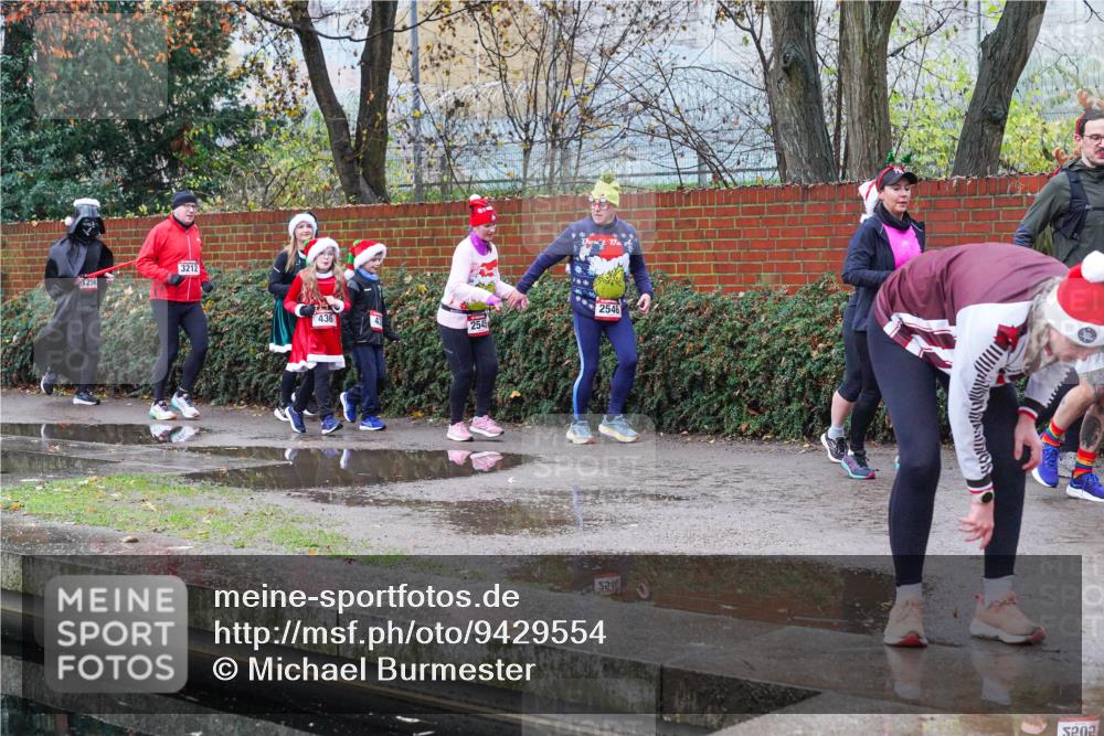 07.12.2025 - St. Pauli X-Mass-Run No. 15 Michael Burmester http://msf.ph/oto/9429554 07.12.2025 09:46:52 Laufen 3212, 1256, 436, 2545, 2546, 521, 5202 meine-sportfotos.de