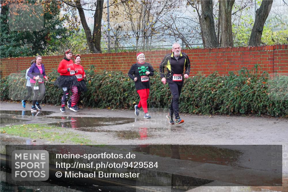 07.12.2025 - St. Pauli X-Mass-Run No. 15 Michael Burmester http://msf.ph/oto/9429584 07.12.2025 09:47:21 Laufen 040, 2743, 1328, 2694, 1126 meine-sportfotos.de