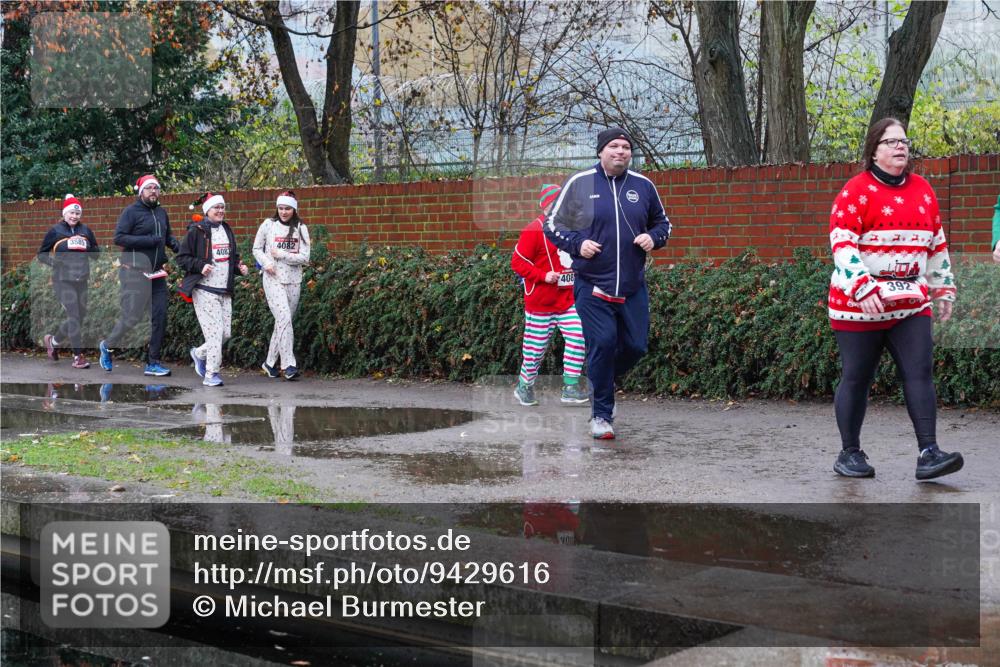 07.12.2025 - St. Pauli X-Mass-Run No. 15 Michael Burmester http://msf.ph/oto/9429616 07.12.2025 09:47:53 Laufen 408, 4082, 408, 392 meine-sportfotos.de