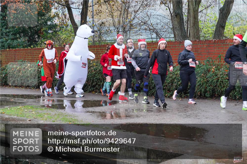 07.12.2025 - St. Pauli X-Mass-Run No. 15 Michael Burmester http://msf.ph/oto/9429647 07.12.2025 09:48:09 Laufen 3514, 3799, 383, 342, 2652, 2645, 3551 meine-sportfotos.de