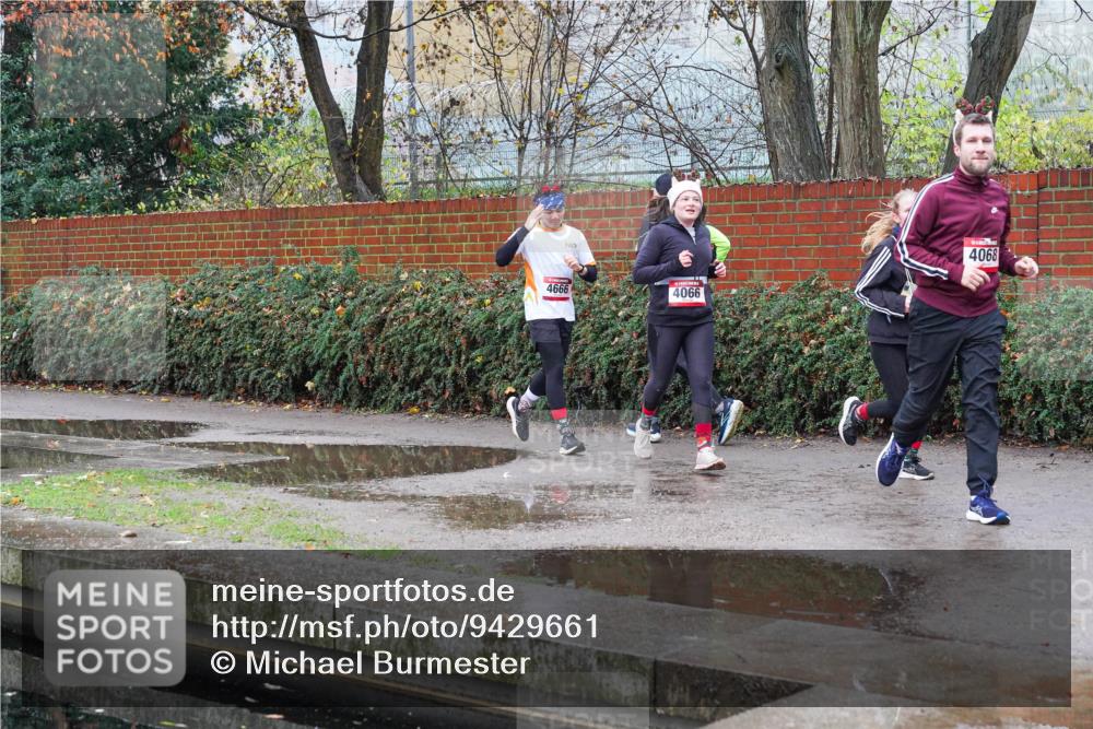 07.12.2025 - St. Pauli X-Mass-Run No. 15 Michael Burmester http://msf.ph/oto/9429661 07.12.2025 09:48:22 Laufen 4666, 4066, 4068 meine-sportfotos.de