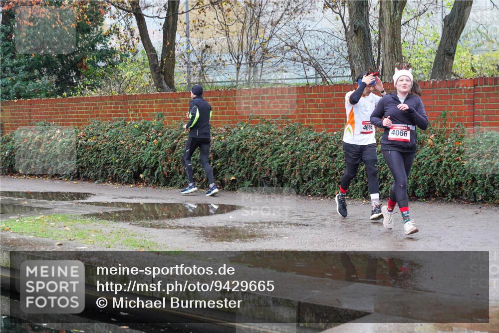 07.12.2025 - St. Pauli X-Mass-Run No. 15 Michael Burmester http://msf.ph/oto/9429665 07.12.2025 09:48:23 Laufen 4666, 4066 meine-sportfotos.de