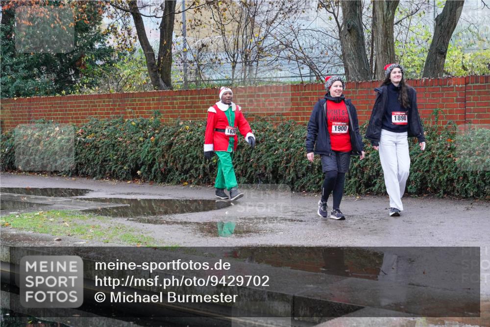 07.12.2025 - St. Pauli X-Mass-Run No. 15 Michael Burmester http://msf.ph/oto/9429702 07.12.2025 09:50:50 Laufen 1636, 1898, 1900 meine-sportfotos.de