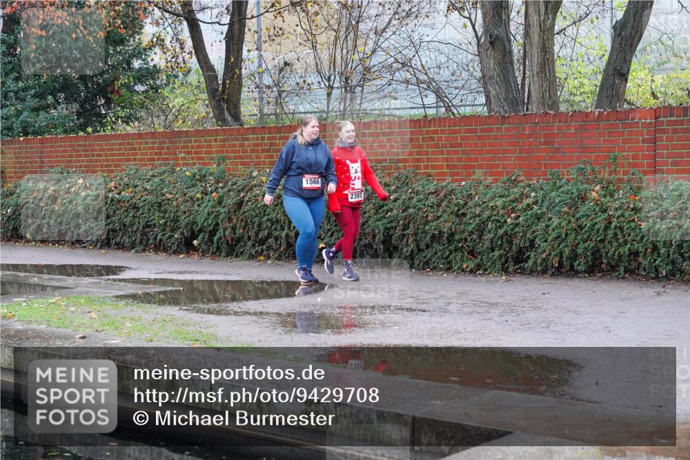 07.12.2025 - St. Pauli X-Mass-Run No. 15 Michael Burmester http://msf.ph/oto/9429708 07.12.2025 09:51:15 Laufen 1566, 2397 meine-sportfotos.de