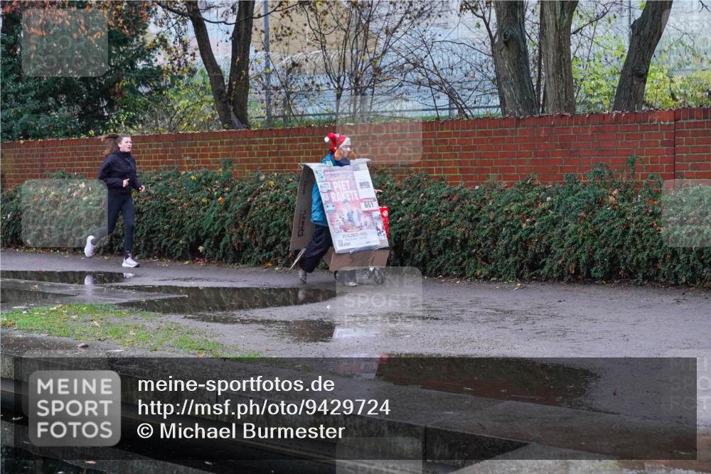 07.12.2025 - St. Pauli X-Mass-Run No. 15 Michael Burmester http://msf.ph/oto/9429724 07.12.2025 09:54:40 Laufen 651, 21, 12, 2025 meine-sportfotos.de