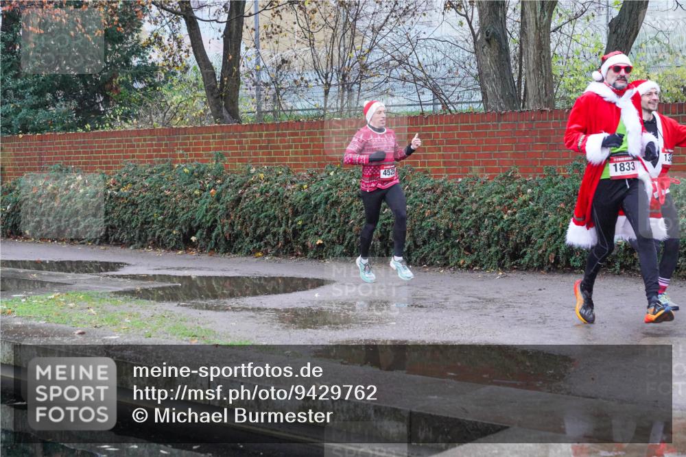 07.12.2025 - St. Pauli X-Mass-Run No. 15 Michael Burmester http://msf.ph/oto/9429762 07.12.2025 09:57:54 Laufen 4525, 1833 meine-sportfotos.de