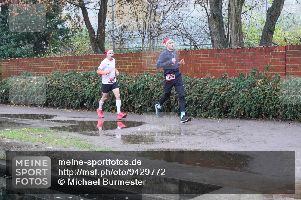 07.12.2025 - St. Pauli X-Mass-Run No. 15 Michael Burmester http://msf.ph/oto/9429772 07.12.2025 09:58:22 Laufen 106, 1969 meine-sportfotos.de