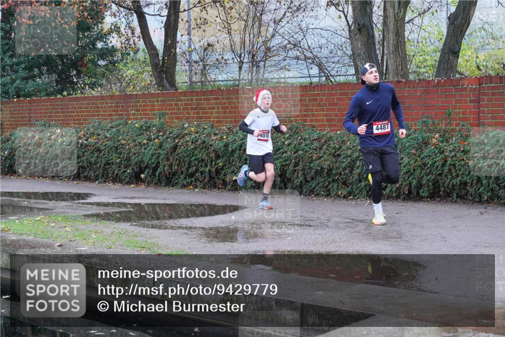07.12.2025 - St. Pauli X-Mass-Run No. 15 Michael Burmester http://msf.ph/oto/9429779 07.12.2025 09:58:38 Laufen 4487, 4510 meine-sportfotos.de