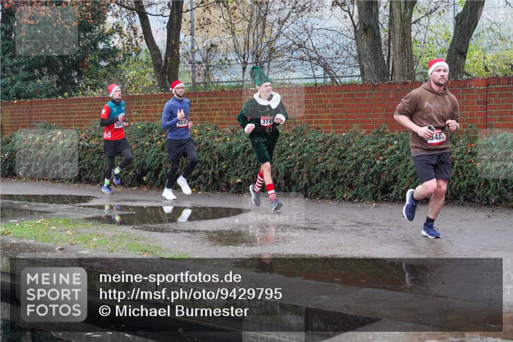 07.12.2025 - St. Pauli X-Mass-Run No. 15 Michael Burmester http://msf.ph/oto/9429795 07.12.2025 09:58:55 Laufen 2687, 4545, 374, 348 meine-sportfotos.de