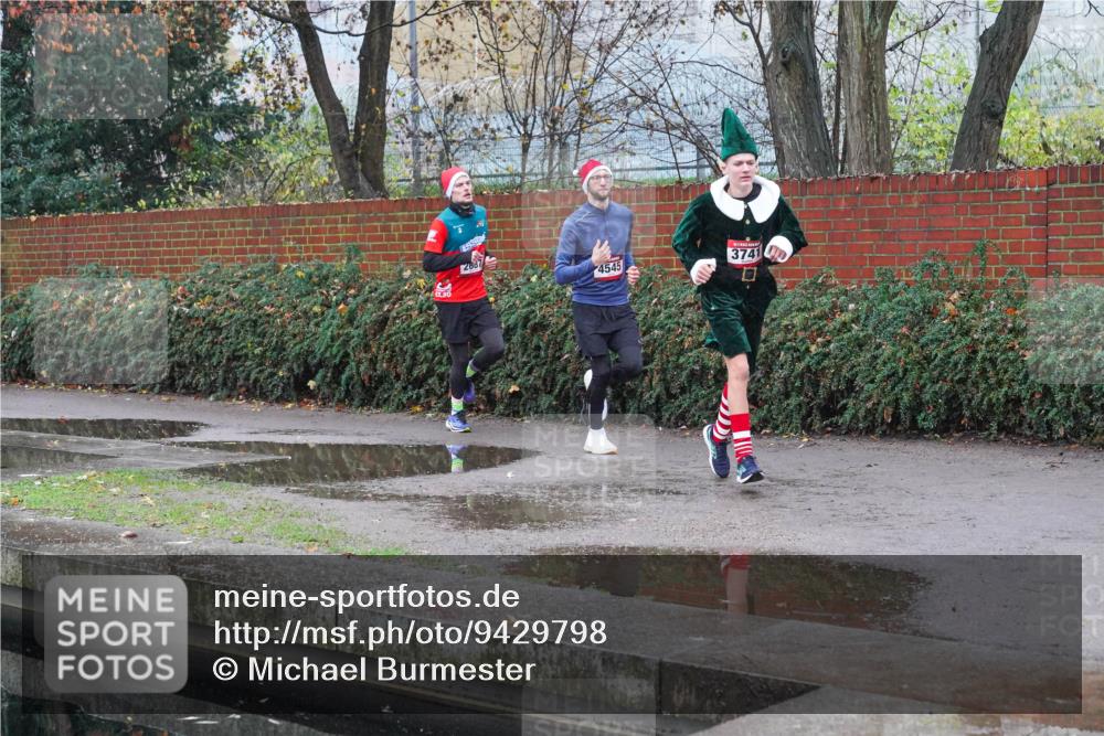07.12.2025 - St. Pauli X-Mass-Run No. 15 Michael Burmester http://msf.ph/oto/9429798 07.12.2025 09:58:56 Laufen 2087, 4545, 3741 meine-sportfotos.de