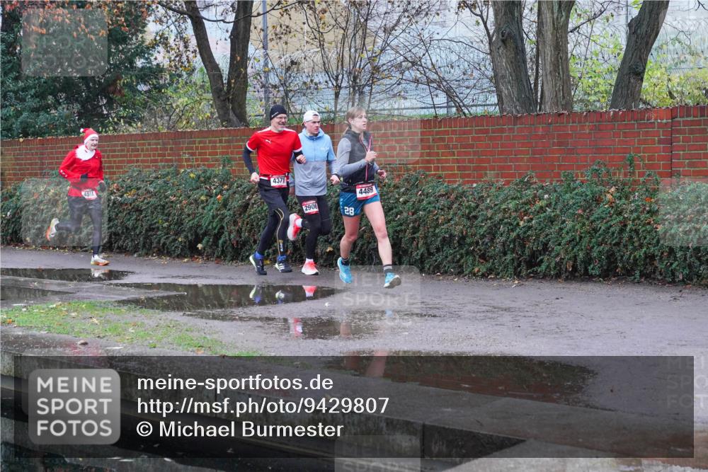 07.12.2025 - St. Pauli X-Mass-Run No. 15 Michael Burmester http://msf.ph/oto/9429807 07.12.2025 09:59:07 Laufen 4511, 4371, 2906, 28, 4489 meine-sportfotos.de