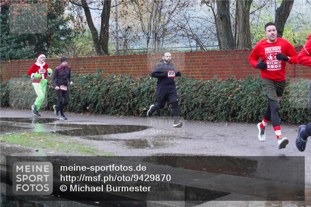 07.12.2025 - St. Pauli X-Mass-Run No. 15 Michael Burmester http://msf.ph/oto/9429870 07.12.2025 10:00:10 Laufen 3862, 4115, 4536 meine-sportfotos.de