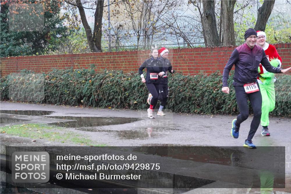 07.12.2025 - St. Pauli X-Mass-Run No. 15 Michael Burmester http://msf.ph/oto/9429875 07.12.2025 10:00:13 Laufen 3608, 4115 meine-sportfotos.de