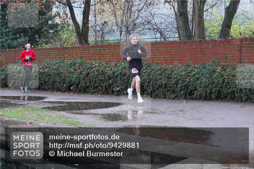 07.12.2025 - St. Pauli X-Mass-Run No. 15 Michael Burmester http://msf.ph/oto/9429881 07.12.2025 10:00:21 Laufen 433, 2864 meine-sportfotos.de