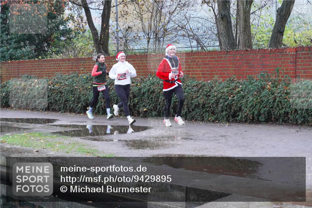 07.12.2025 - St. Pauli X-Mass-Run No. 15 Michael Burmester http://msf.ph/oto/9429895 07.12.2025 10:00:30 Laufen 2725, 925, 2952 meine-sportfotos.de