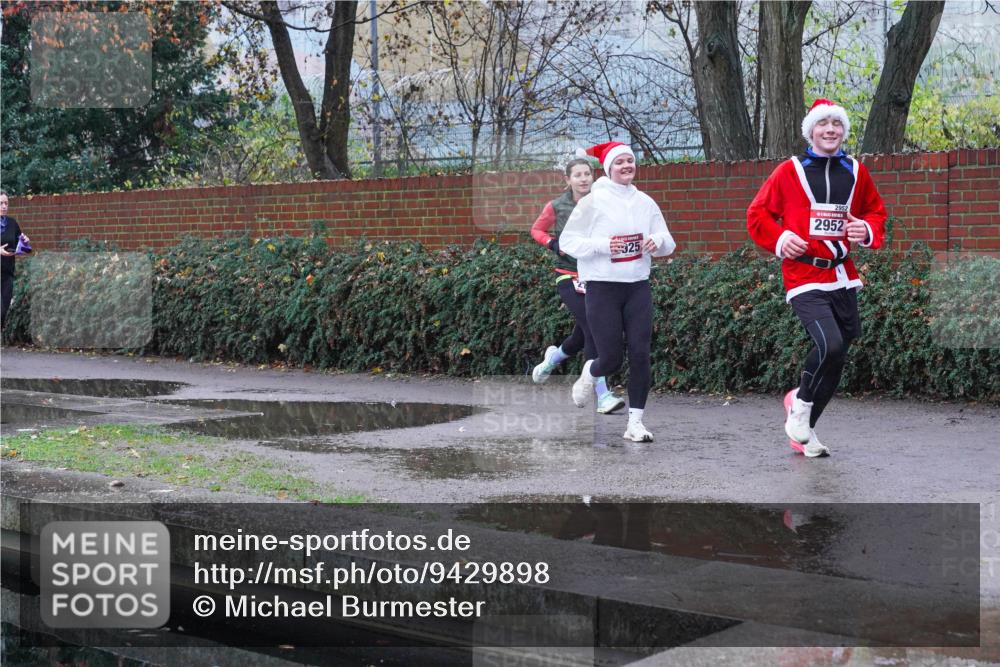 07.12.2025 - St. Pauli X-Mass-Run No. 15 Michael Burmester http://msf.ph/oto/9429898 07.12.2025 10:00:32 Laufen 25, 2952, 2952 meine-sportfotos.de
