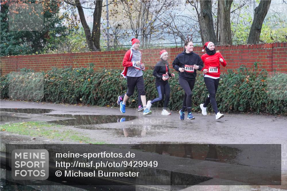 07.12.2025 - St. Pauli X-Mass-Run No. 15 Michael Burmester http://msf.ph/oto/9429949 07.12.2025 10:01:11 Laufen 4475, 1473, 4169, 4170 meine-sportfotos.de