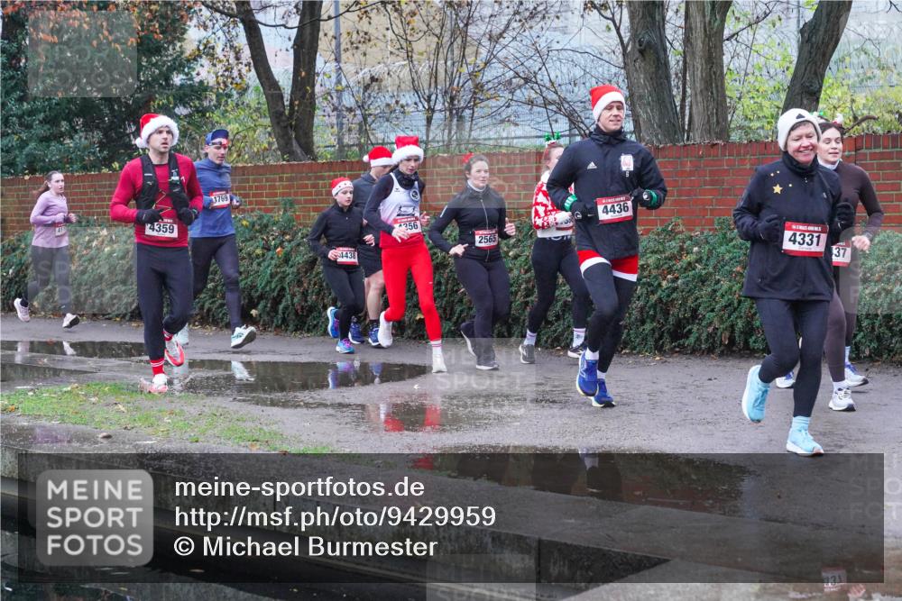 07.12.2025 - St. Pauli X-Mass-Run No. 15 Michael Burmester http://msf.ph/oto/9429959 07.12.2025 10:01:15 Laufen 4359, 1769, 4438, 256, 4436, 2565, 4331, 37, 3 meine-sportfotos.de