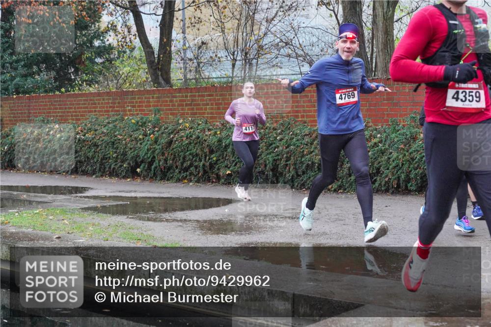 07.12.2025 - St. Pauli X-Mass-Run No. 15 Michael Burmester http://msf.ph/oto/9429962 07.12.2025 10:01:18 Laufen 4117, 4769, 4359 meine-sportfotos.de