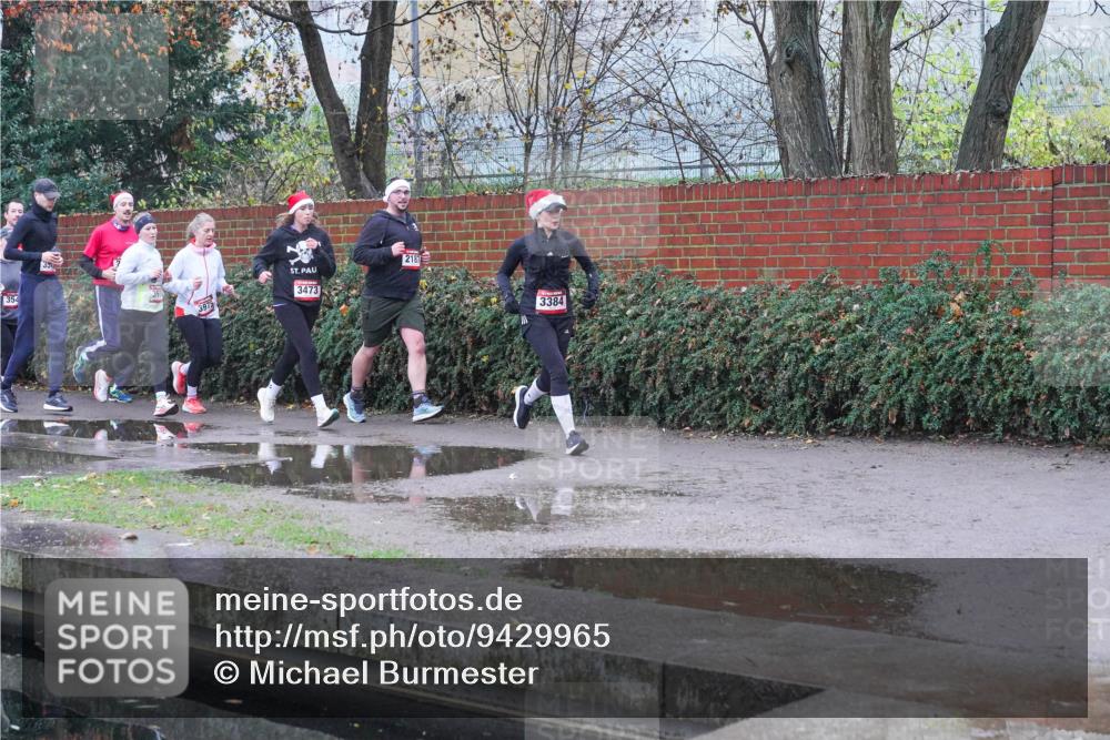 07.12.2025 - St. Pauli X-Mass-Run No. 15 Michael Burmester http://msf.ph/oto/9429965 07.12.2025 10:01:22 Laufen 354, 3473, 2187, 3384 meine-sportfotos.de