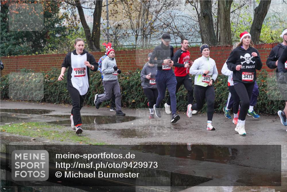 07.12.2025 - St. Pauli X-Mass-Run No. 15 Michael Burmester http://msf.ph/oto/9429973 07.12.2025 10:01:25 Laufen 1989, 354, 354, 3976, 3473 meine-sportfotos.de