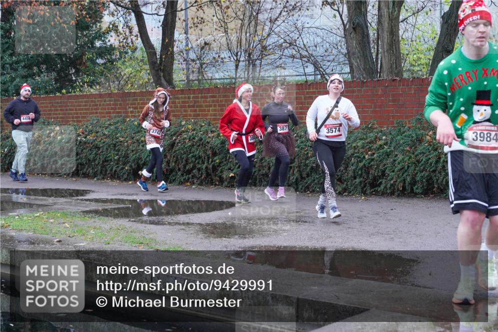 07.12.2025 - St. Pauli X-Mass-Run No. 15 Michael Burmester http://msf.ph/oto/9429991 07.12.2025 10:01:43 Laufen 3742, 4458, 3871, 3574, 3984 meine-sportfotos.de