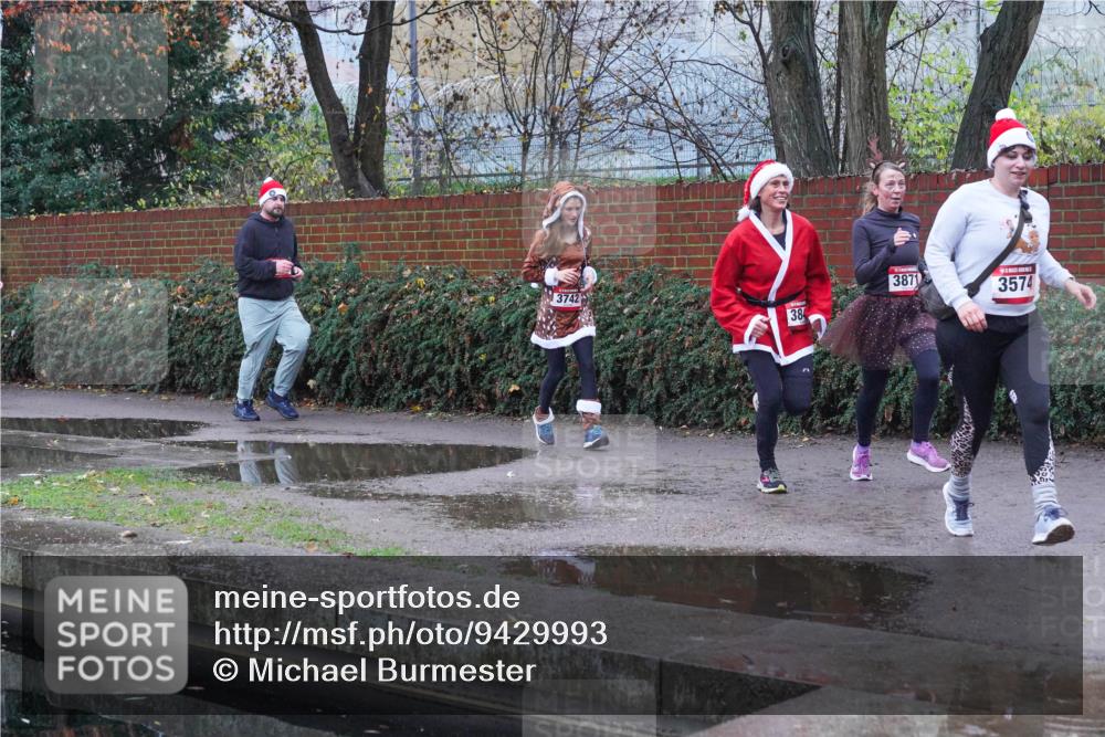 07.12.2025 - St. Pauli X-Mass-Run No. 15 Michael Burmester http://msf.ph/oto/9429993 07.12.2025 10:01:45 Laufen 3742, 38, 3871, 3574 meine-sportfotos.de