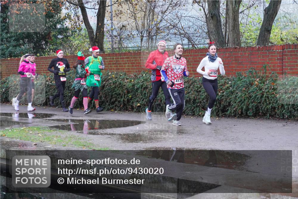 07.12.2025 - St. Pauli X-Mass-Run No. 15 Michael Burmester http://msf.ph/oto/9430020 07.12.2025 10:02:03 Laufen 44, 4127, 4171, 4158, 22 meine-sportfotos.de