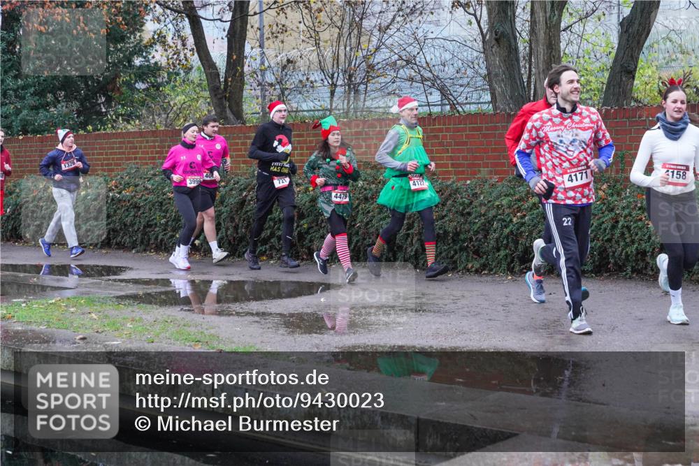 07.12.2025 - St. Pauli X-Mass-Run No. 15 Michael Burmester http://msf.ph/oto/9430023 07.12.2025 10:02:04 Laufen 1326, 3999, 40, 72, 4479, 4127, 4171, 22, 158 meine-sportfotos.de