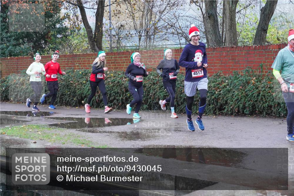 07.12.2025 - St. Pauli X-Mass-Run No. 15 Michael Burmester http://msf.ph/oto/9430045 07.12.2025 10:02:16 Laufen 478, 461, 1488, 15, 4517, 1466, 4 meine-sportfotos.de