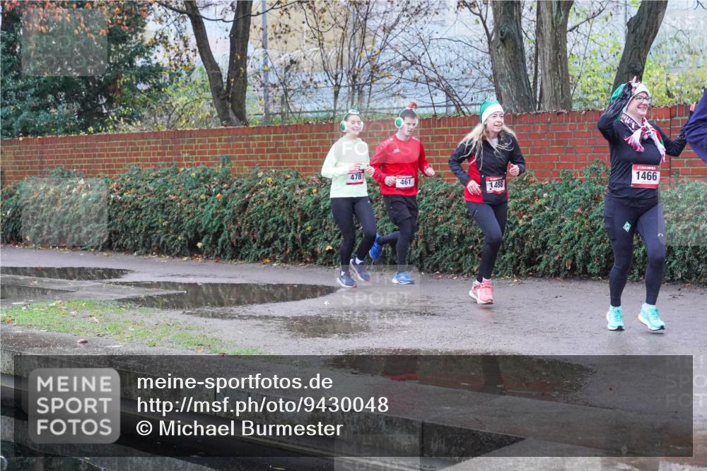 07.12.2025 - St. Pauli X-Mass-Run No. 15 Michael Burmester http://msf.ph/oto/9430048 07.12.2025 10:02:18 Laufen 478, 461, 1488, 1466 meine-sportfotos.de