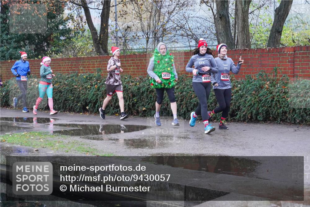 07.12.2025 - St. Pauli X-Mass-Run No. 15 Michael Burmester http://msf.ph/oto/9430057 07.12.2025 10:02:28 Laufen 4078, 2184, 3832, 46926, 4694 meine-sportfotos.de