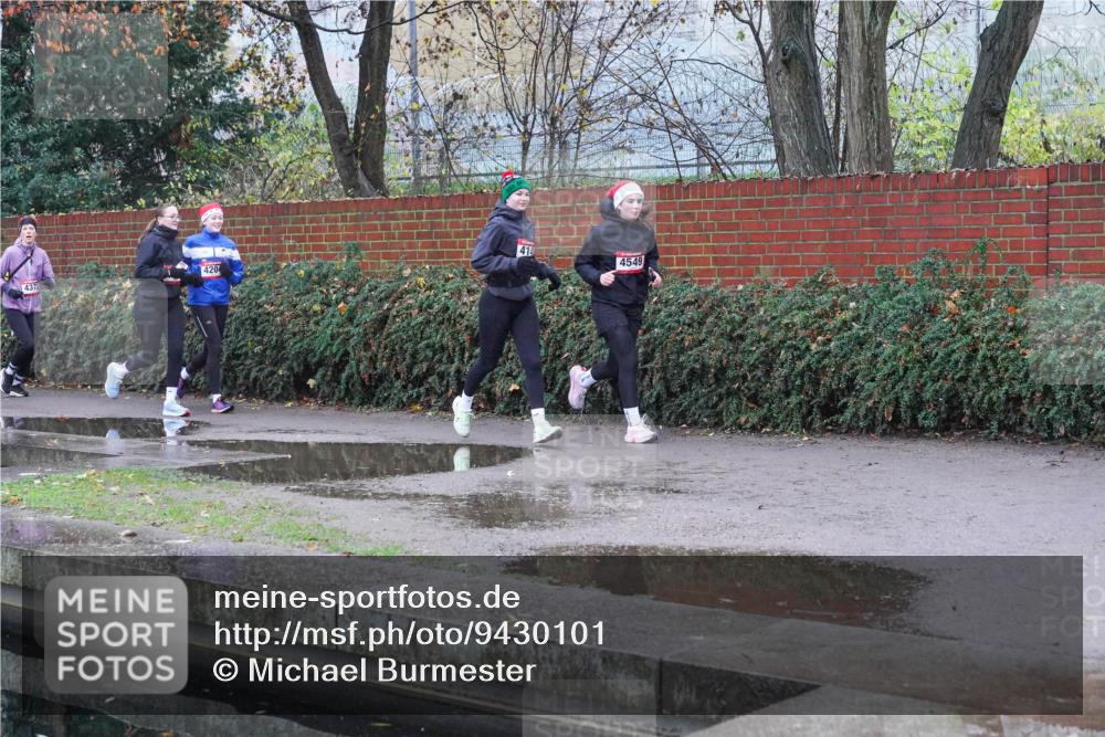 07.12.2025 - St. Pauli X-Mass-Run No. 15 Michael Burmester http://msf.ph/oto/9430101 07.12.2025 10:03:08 Laufen 414, 420, 4373, 4549 meine-sportfotos.de