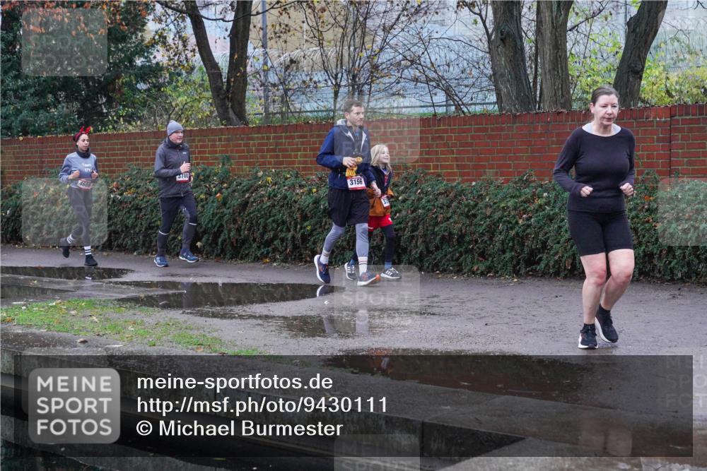 07.12.2025 - St. Pauli X-Mass-Run No. 15 Michael Burmester http://msf.ph/oto/9430111 07.12.2025 10:03:33 Laufen 4689, 3780, 3156 meine-sportfotos.de