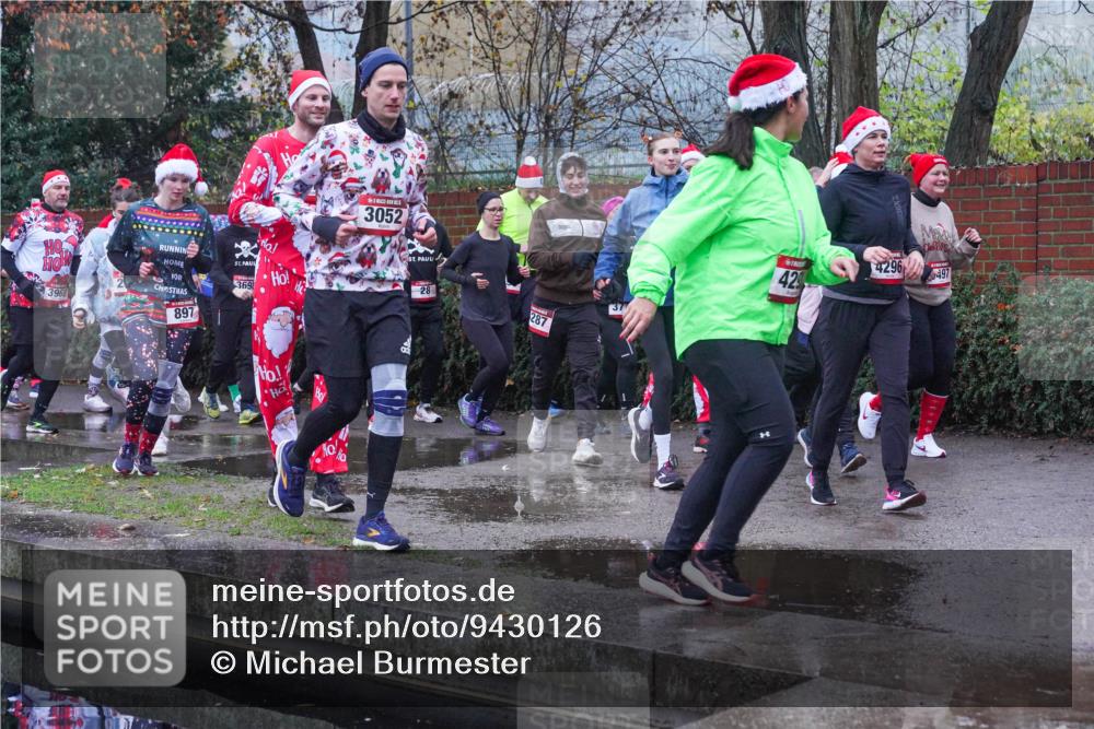 07.12.2025 - St. Pauli X-Mass-Run No. 15 Michael Burmester http://msf.ph/oto/9430126 07.12.2025 10:03:58 Laufen 3968, 897, 369, 3052, 28, 287, 42, 4296, 497 meine-sportfotos.de
