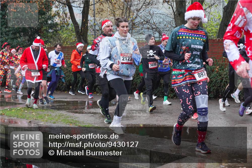 07.12.2025 - St. Pauli X-Mass-Run No. 15 Michael Burmester http://msf.ph/oto/9430127 07.12.2025 10:04:01 Laufen 3918, 412, 2123, 1901, 11, 1986, 3698, 42, 897 meine-sportfotos.de