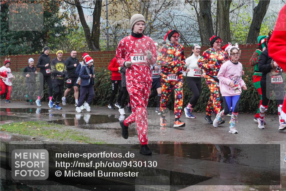 07.12.2025 - St. Pauli X-Mass-Run No. 15 Michael Burmester http://msf.ph/oto/9430130 07.12.2025 10:04:06 Laufen 404, 03, 29, 4141, 4162, 4144, 3918, 4543 meine-sportfotos.de