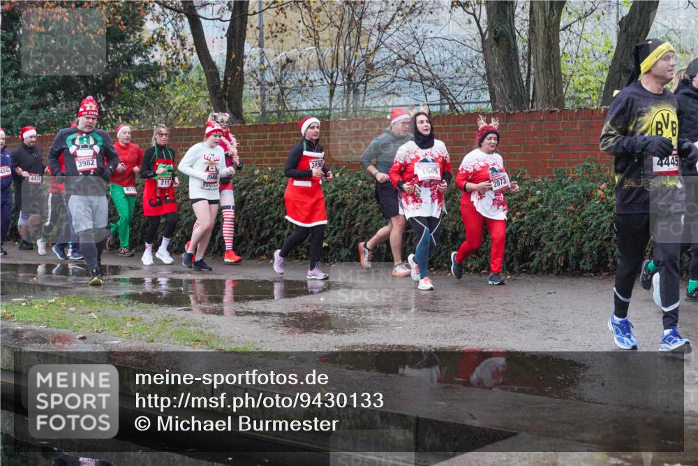 07.12.2025 - St. Pauli X-Mass-Run No. 15 Michael Burmester http://msf.ph/oto/9430133 07.12.2025 10:04:10 Laufen 3982, 4443 meine-sportfotos.de