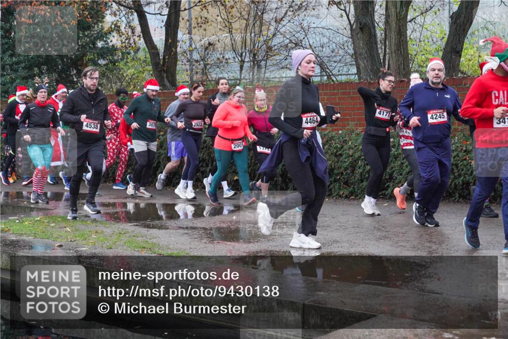 07.12.2025 - St. Pauli X-Mass-Run No. 15 Michael Burmester http://msf.ph/oto/9430138 07.12.2025 10:04:16 Laufen 4538, 3078, 2922, 2001, 1373, 4464, 4177, 4245, 341 meine-sportfotos.de