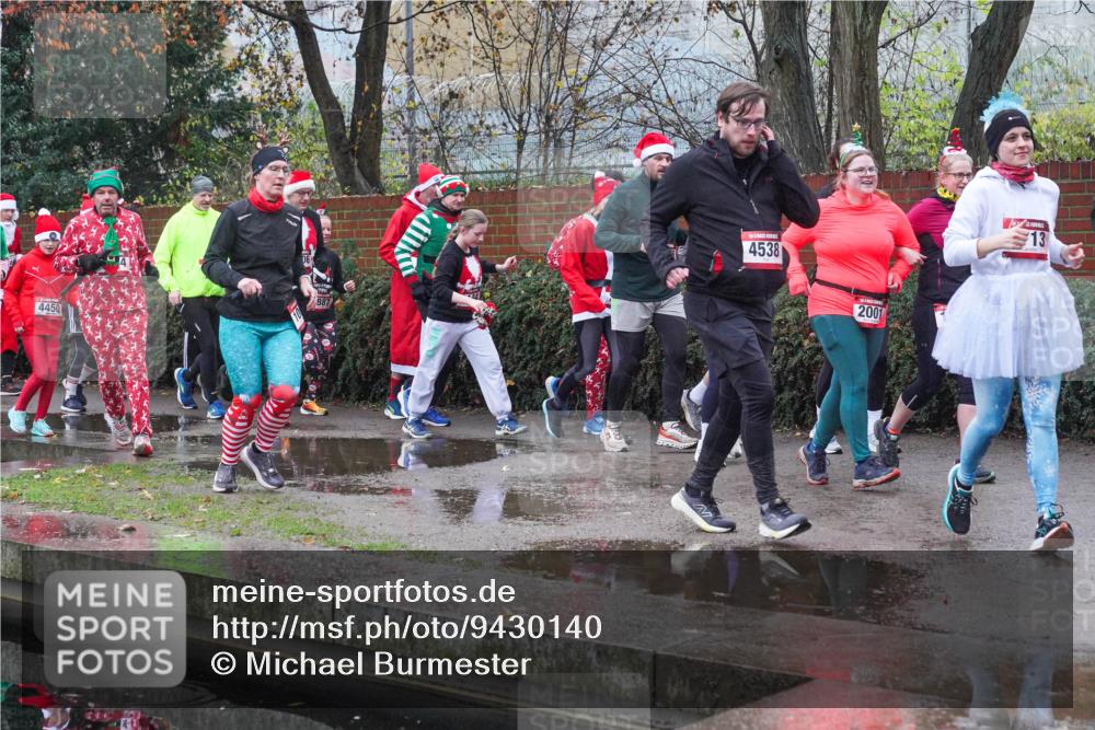 07.12.2025 - St. Pauli X-Mass-Run No. 15 Michael Burmester http://msf.ph/oto/9430140 07.12.2025 10:04:18 Laufen 4450, 887, 4538, 2001, 13 meine-sportfotos.de
