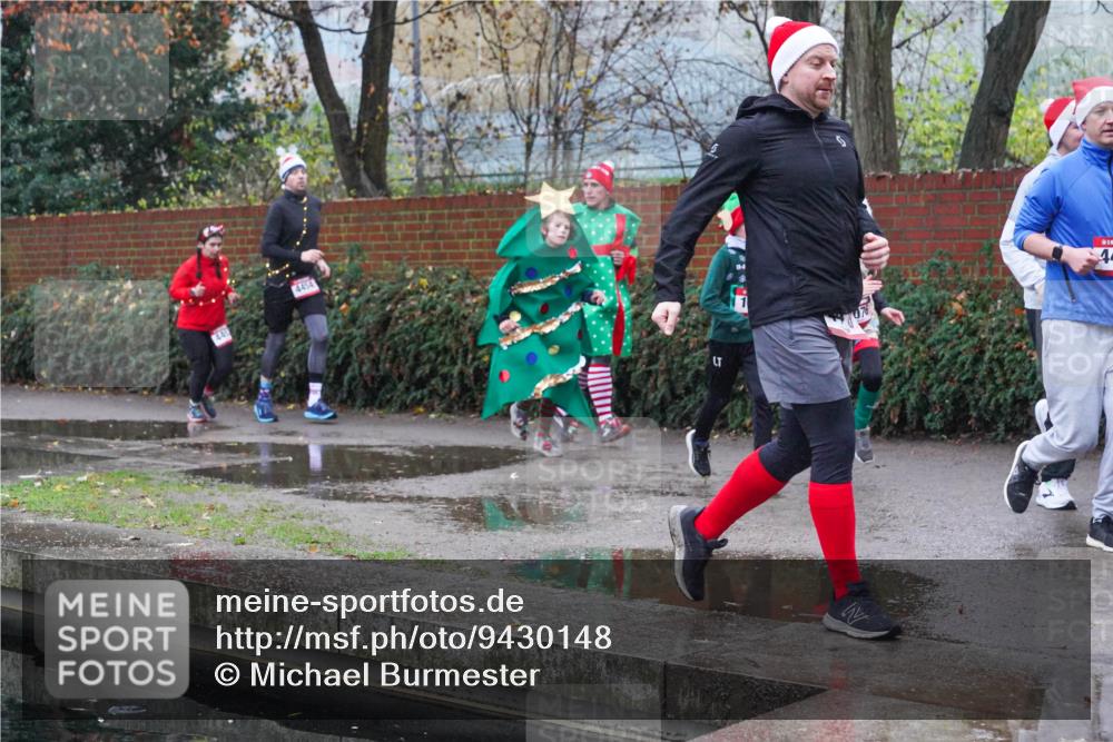 07.12.2025 - St. Pauli X-Mass-Run No. 15 Michael Burmester http://msf.ph/oto/9430148 07.12.2025 10:04:30 Laufen 4454, 076, 44 meine-sportfotos.de