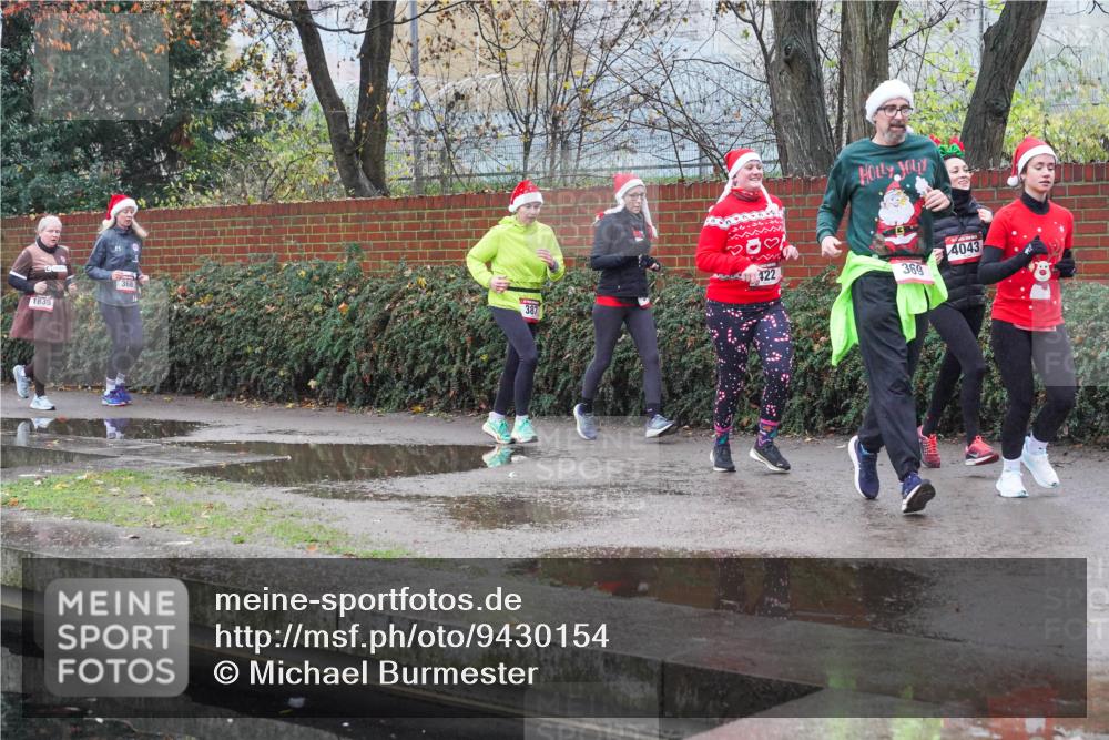 07.12.2025 - St. Pauli X-Mass-Run No. 15 Michael Burmester http://msf.ph/oto/9430154 07.12.2025 10:04:38 Laufen 1639, 368, 387, 422, 369, 4043 meine-sportfotos.de