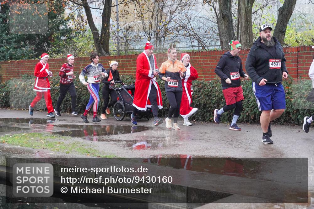 07.12.2025 - St. Pauli X-Mass-Run No. 15 Michael Burmester http://msf.ph/oto/9430160 07.12.2025 10:04:45 Laufen 3708, 4203, 4136, 4135, 4531 meine-sportfotos.de