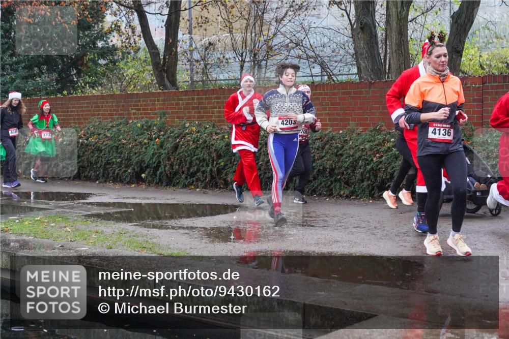 07.12.2025 - St. Pauli X-Mass-Run No. 15 Michael Burmester http://msf.ph/oto/9430162 07.12.2025 10:04:47 Laufen 4039, 3714, 4203, 4136 meine-sportfotos.de