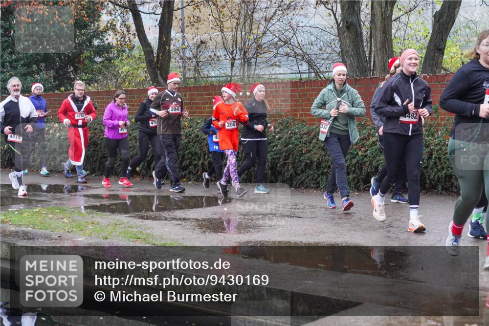 07.12.2025 - St. Pauli X-Mass-Run No. 15 Michael Burmester http://msf.ph/oto/9430169 07.12.2025 10:04:58 Laufen 4515, 65, 4780, 478, 451, 2046, 45, 2051, 0532, 492 meine-sportfotos.de